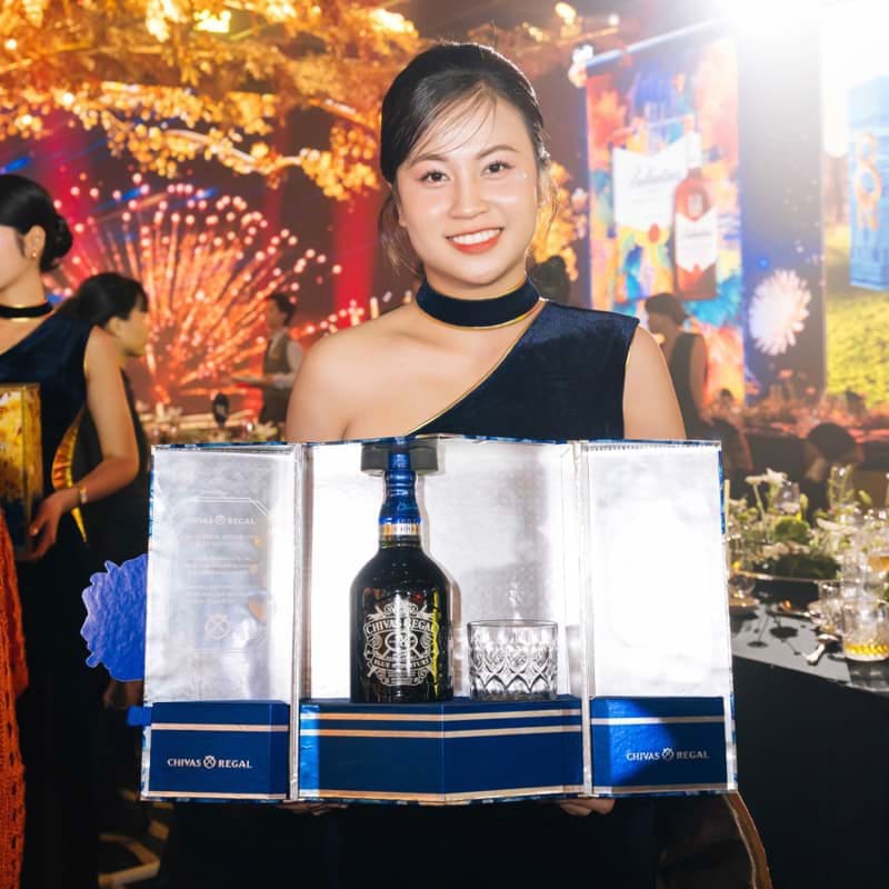 Chivas 18 Blue - Hộp Quà Tết 2026 2 Chivas 18 Blue - Hộp Quà Tết 2026