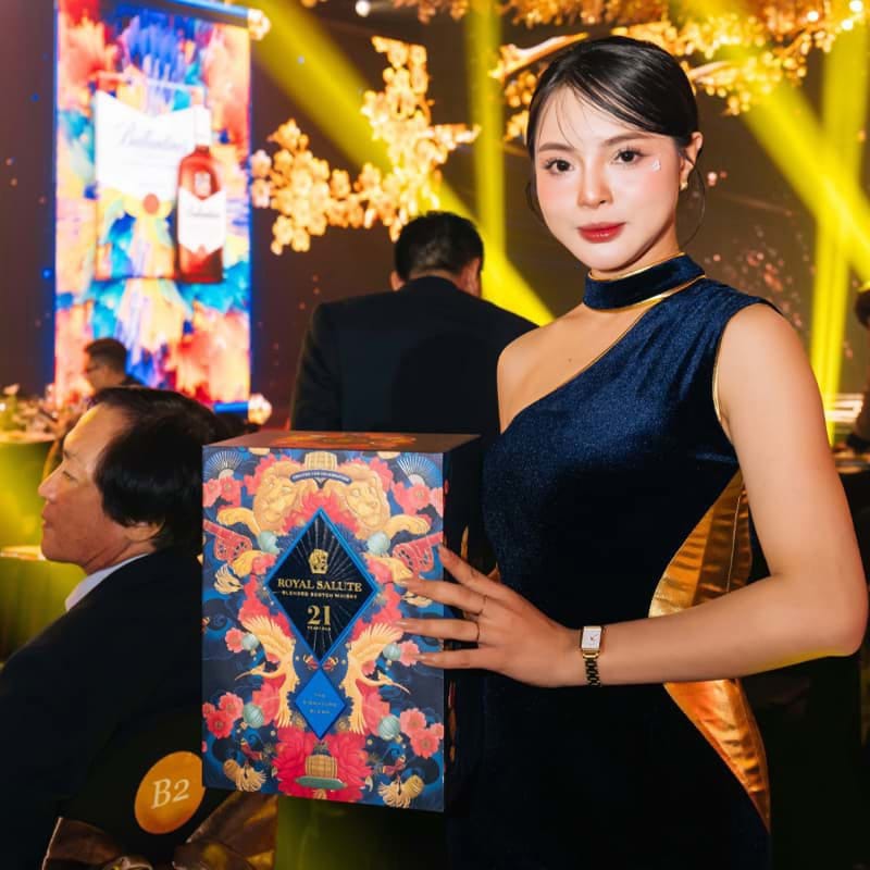 Royal Salute 21 năm - Hộp quà Tết 2026 2 Royal Salute 21 năm - Hộp quà Tết 2026
