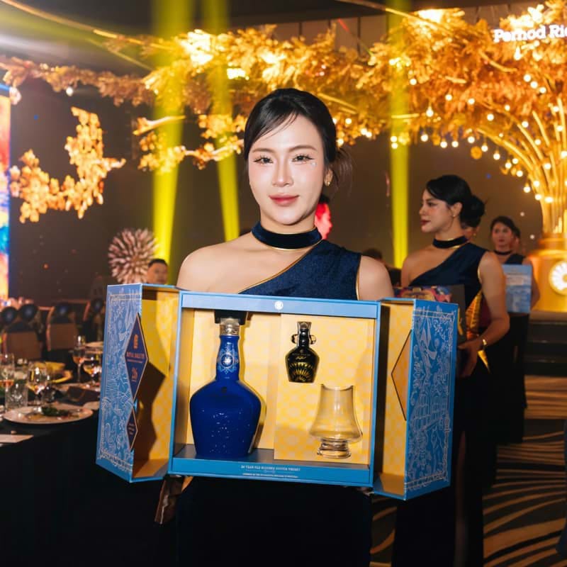 Royal Salute 26 năm - Hộp quà Tết 2026 2 Royal Salute 26 năm - Hộp quà Tết 2026