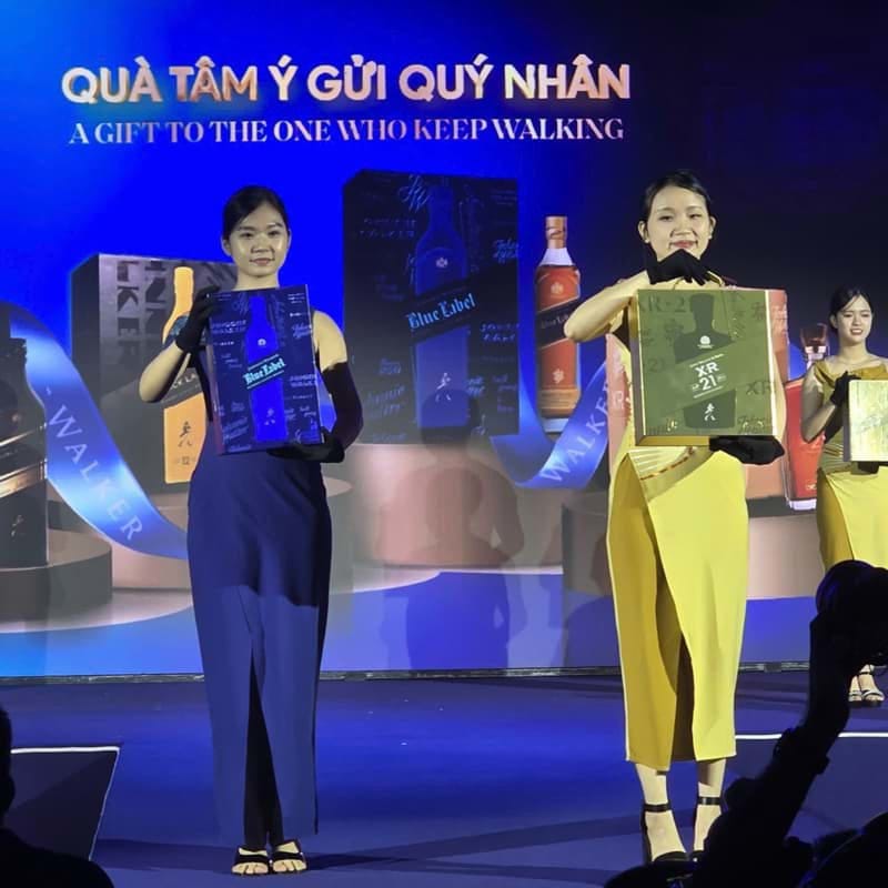 Johnnie Walker Blue - Hộp quà Tết 2026 2 Johnnie Walker Blue - Hộp quà Tết 2026