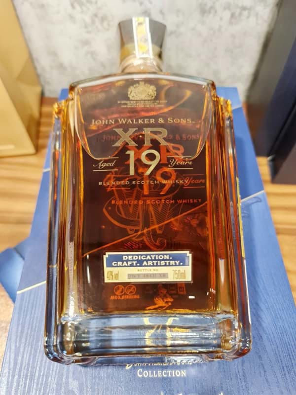 John Walker & Sons XR 19 năm 2 John Walker & Sons XR 19 năm