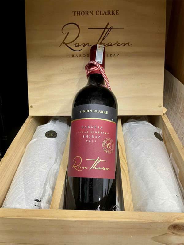 Thorn Clarke Ron Thorn Shiraz - Thùng gỗ 3 chai 1 Thorn Clarke Ron Thorn Shiraz - Thùng gỗ 3 chai